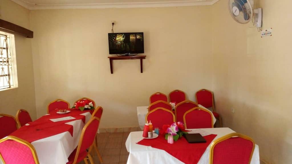 Kanberra Hotel Lira Ngoại thất bức ảnh